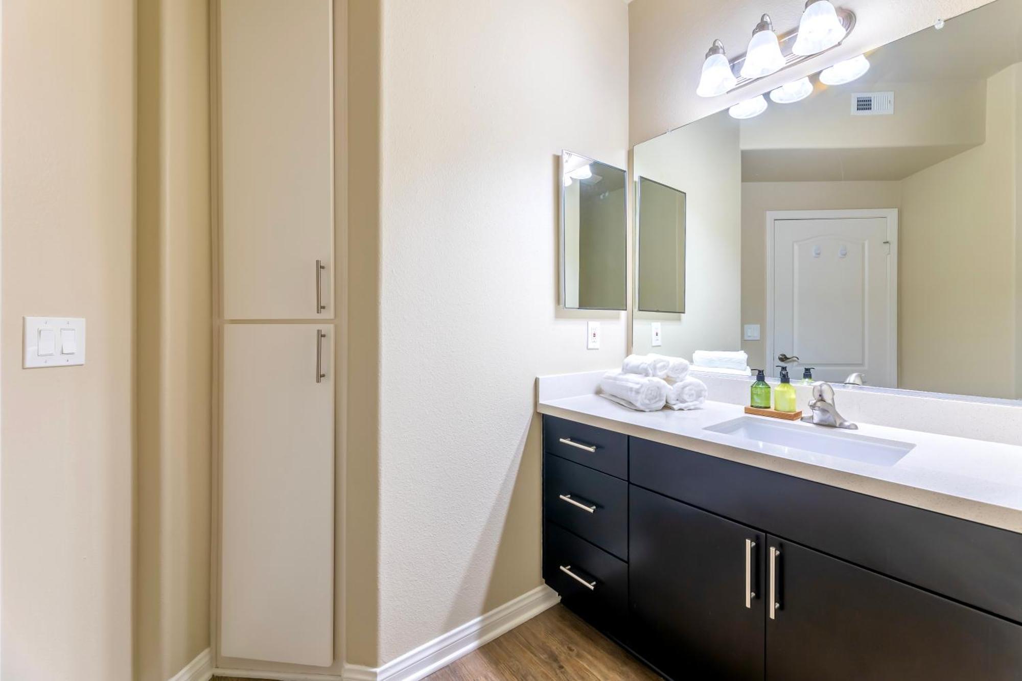 Marina Del Rey 1bdr Retreat With Pool, Gym, Free Parking Appartement